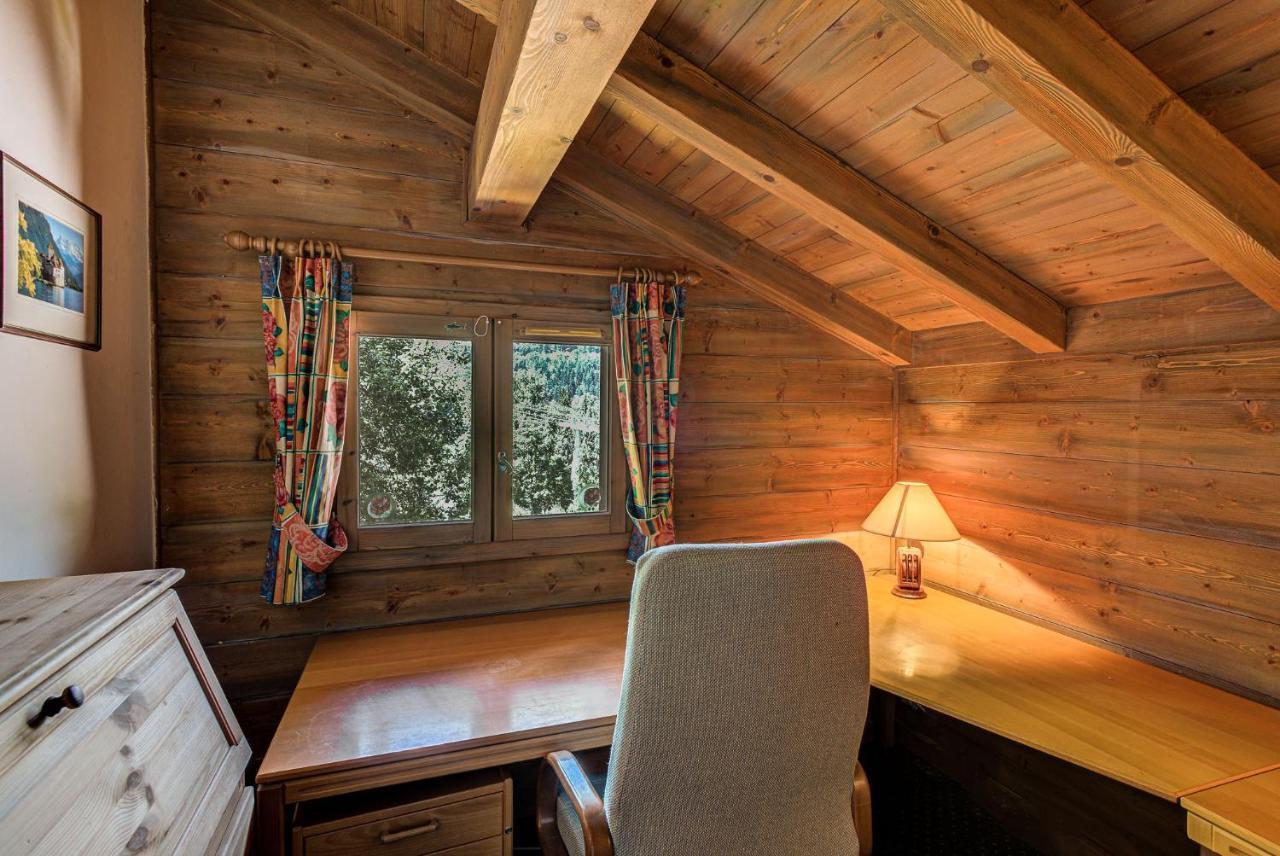 אוש Chalet Blackbushe - Traditional Chalet - Alpes Travel - Sleeps 4-6 מראה חיצוני תמונה